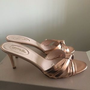 New in box SJP “Tizzie” Sandals Sz 9.5